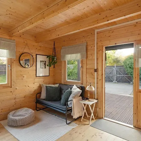 Scandi-Style Cabin In Bideford, Private Parking Exterior photo
