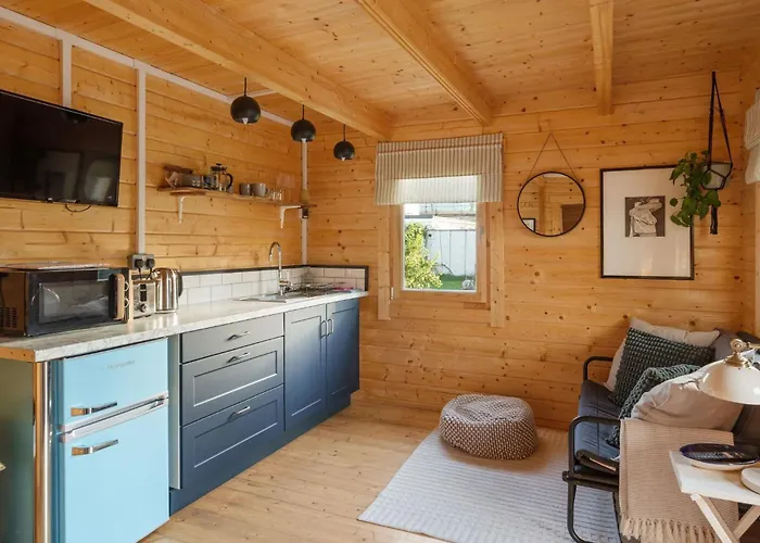 Scandi-Style Cabin In Bideford, Private Parking