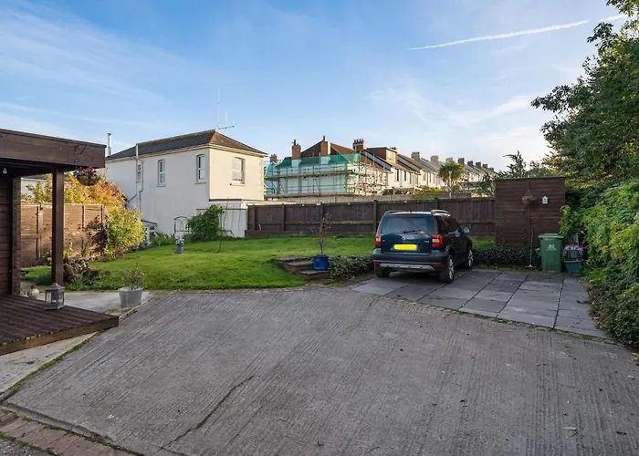 Scandi-Style Cabin In Bideford, Private Parking